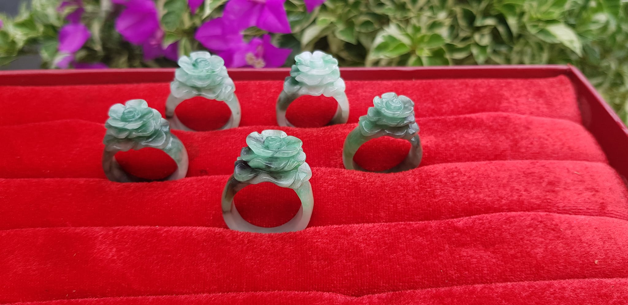 Nhẫn Nữ mới chạm Bông Hồng Nổi đá cẩm thạch tự nhiên Nhẫn màu Xanh trắng rất đẹp Ni 18mm đeo tay xinh lắm ạ