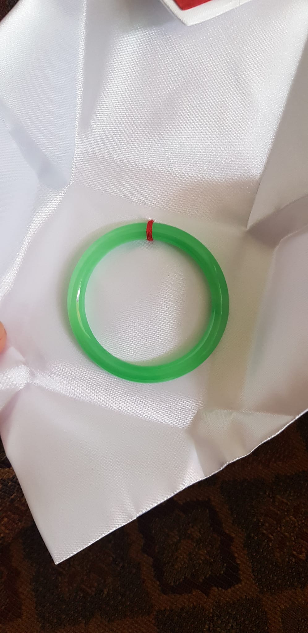 Vòng cẩm thạch Mới Lý 51mm x 7mm Vòng màu xanh tươi đều bóng đẹp nữ mệnh Mộc mệnh Hỏa mệnh Thủy ạ Nữ 50kg - 54kg đeo đẹp