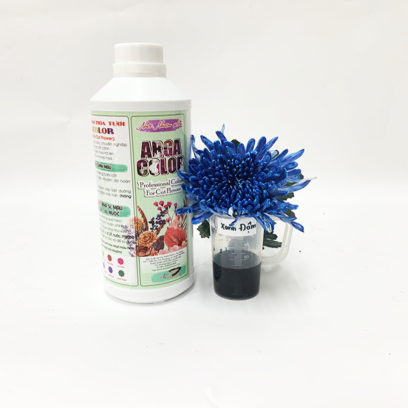 Nước Màu Nhuộm Hoa Tươi giúp đổi màu hoa cắt cành Chai 1 lít nhuộm được 250 cành bông, màu lên nhanh, đẹp và bền màu.