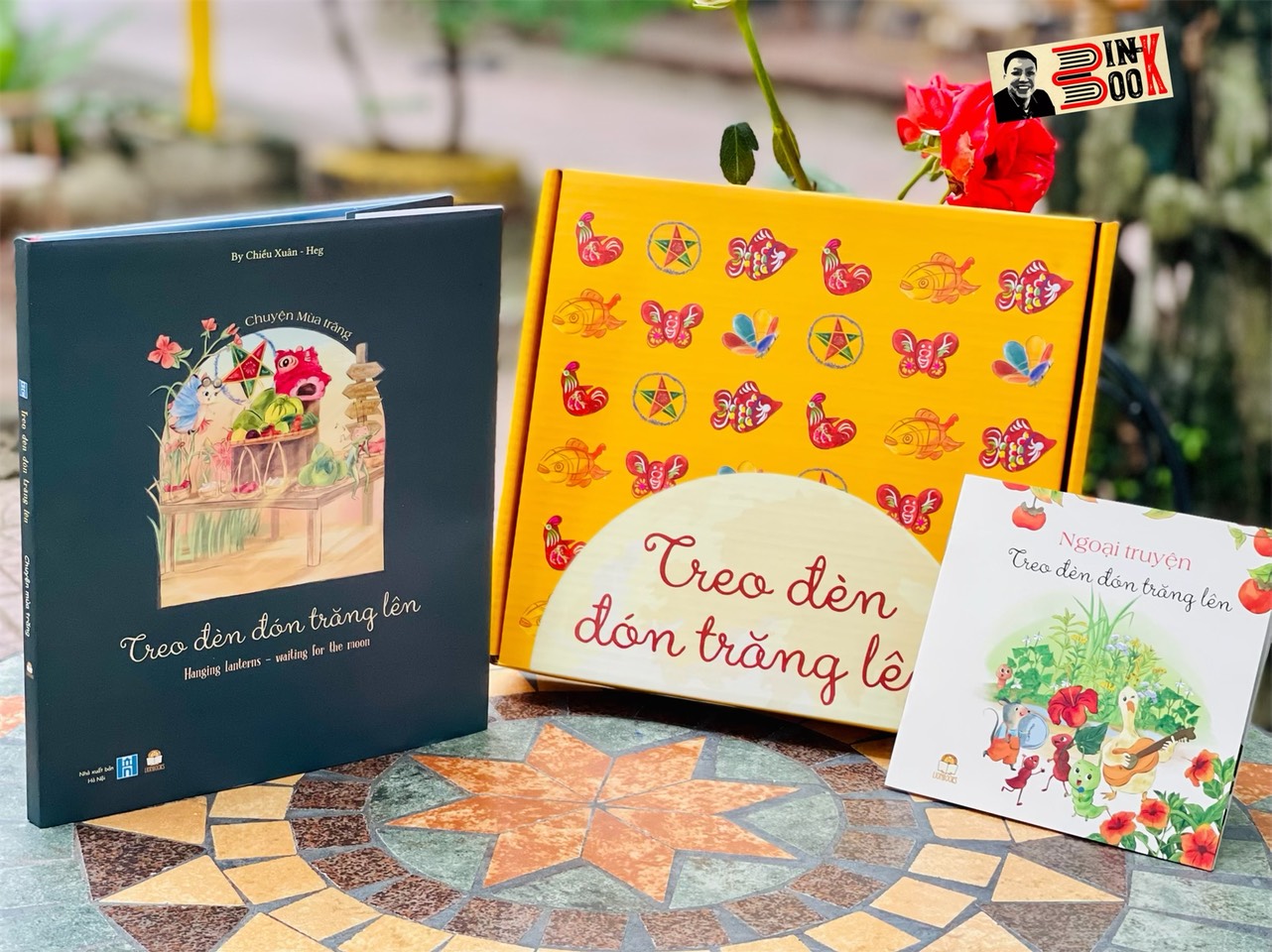 [Boxset dạng hộp quà Trung Thu gồm Sách song ngữ, có đi kèm audio tiếng Anh, tiếng Việt, Cuốn ngoại truyện, Có chuyển động bìa + Bookmark] TREO ĐÈN ĐÓN TRĂNG LÊN – LionBooks – NXB Hà Nội -Bìa cứng in màu toàn bộ