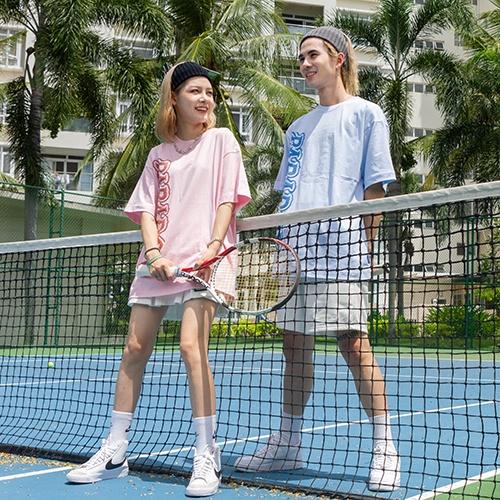 Áo thun form rộng Paradox tay lỡ - Unisex - In hình - VERTICAL EMBOSSING - Màu hồng phấn