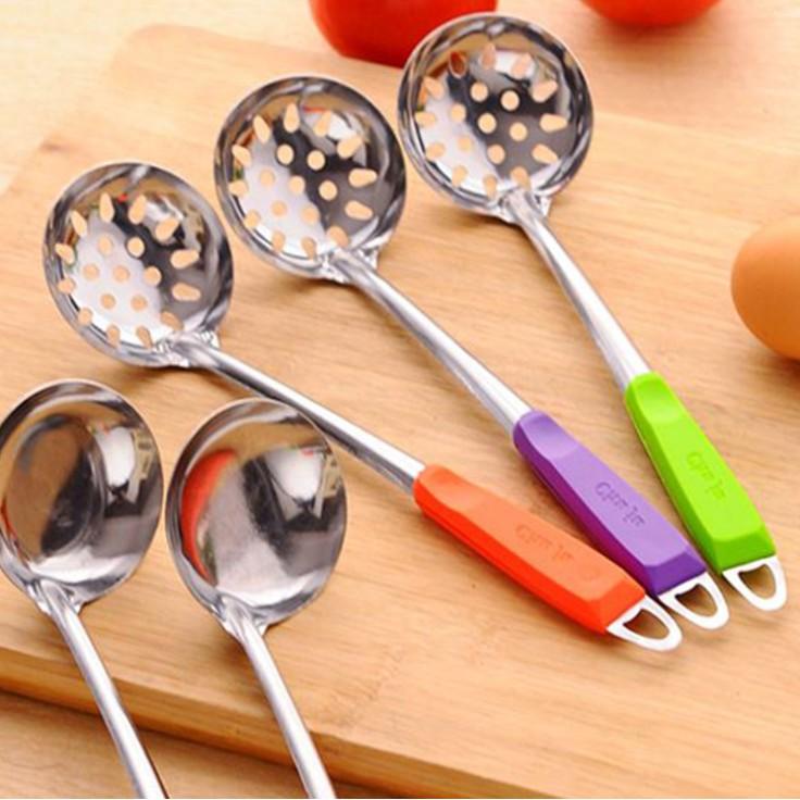 Muỗng múc canh inox cán nhựa chống nóng