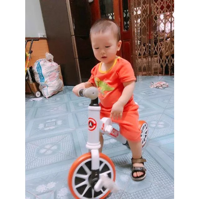 Xe chòi chân thăng bằng cho bé MOTION, có bàn đạp 2in1 yên bằng da
