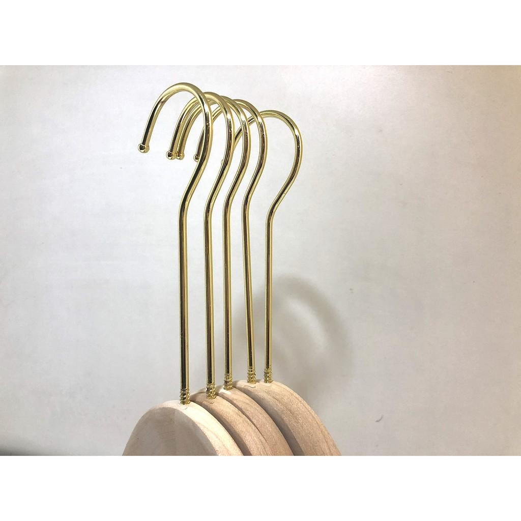 Móc treo quần áo bằng gỗ mộc đầu móc mạ vàng, dùng cho cửa hàng, shop thời trang, chụp ảnh live