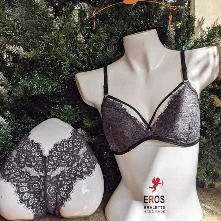 Bộ áo lót Bralette thiết kế nhà Eros siêu dễ thương, thoải mái, quyến rũ, full size 32-38 chuẩn form tôn dáng, tôn da, chất liệu ren Nhật mềm, mịn.