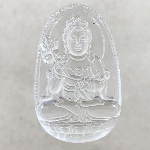Mặt dây nam Bạc Quang Thản khắc ngài Đại Thế Chí Bồ Tát kẹp móc bạc đơn giản, có nhiều màu để lựa chọn.