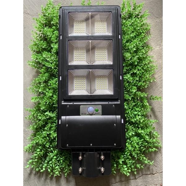 Đèn năng lượng mặt trời liền thể,tặng kèm bộ cán,ốc vít nở,điều khiển từ xa