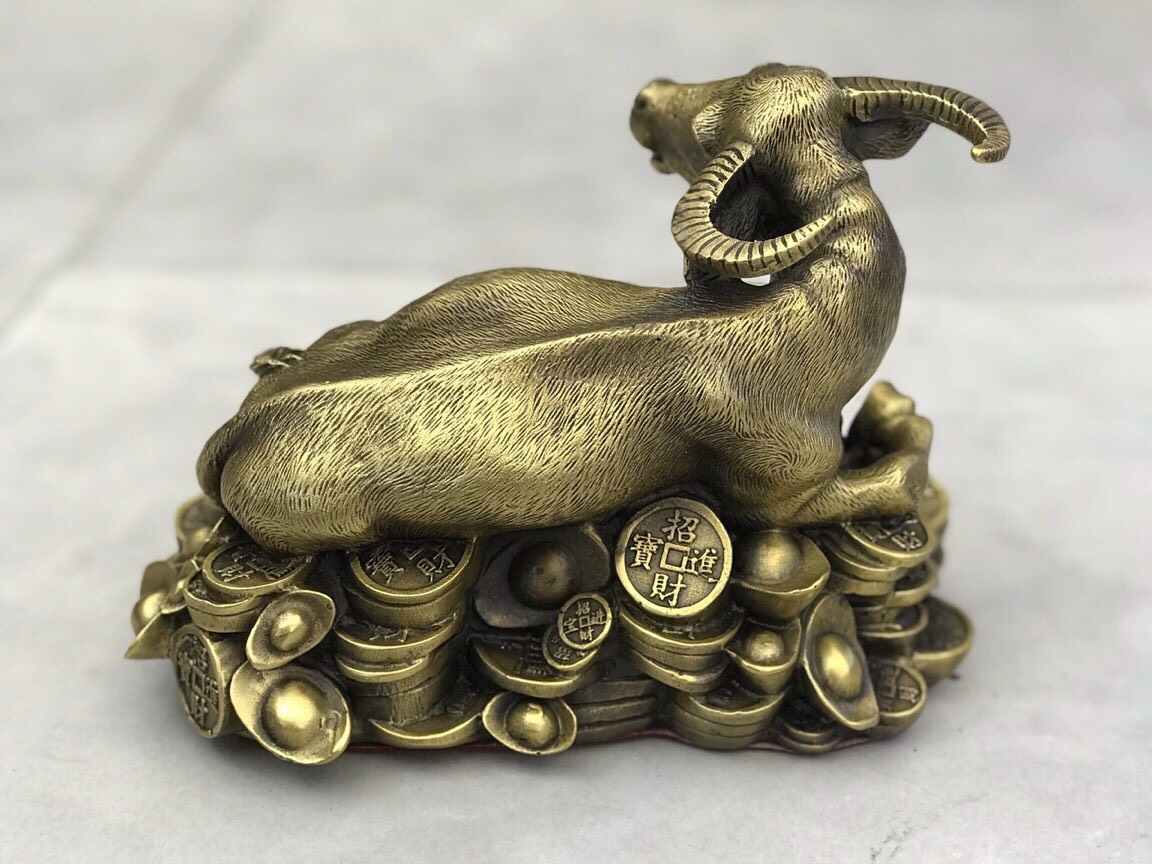 Tượng trâu nằm tiên bằng đồng để bàn