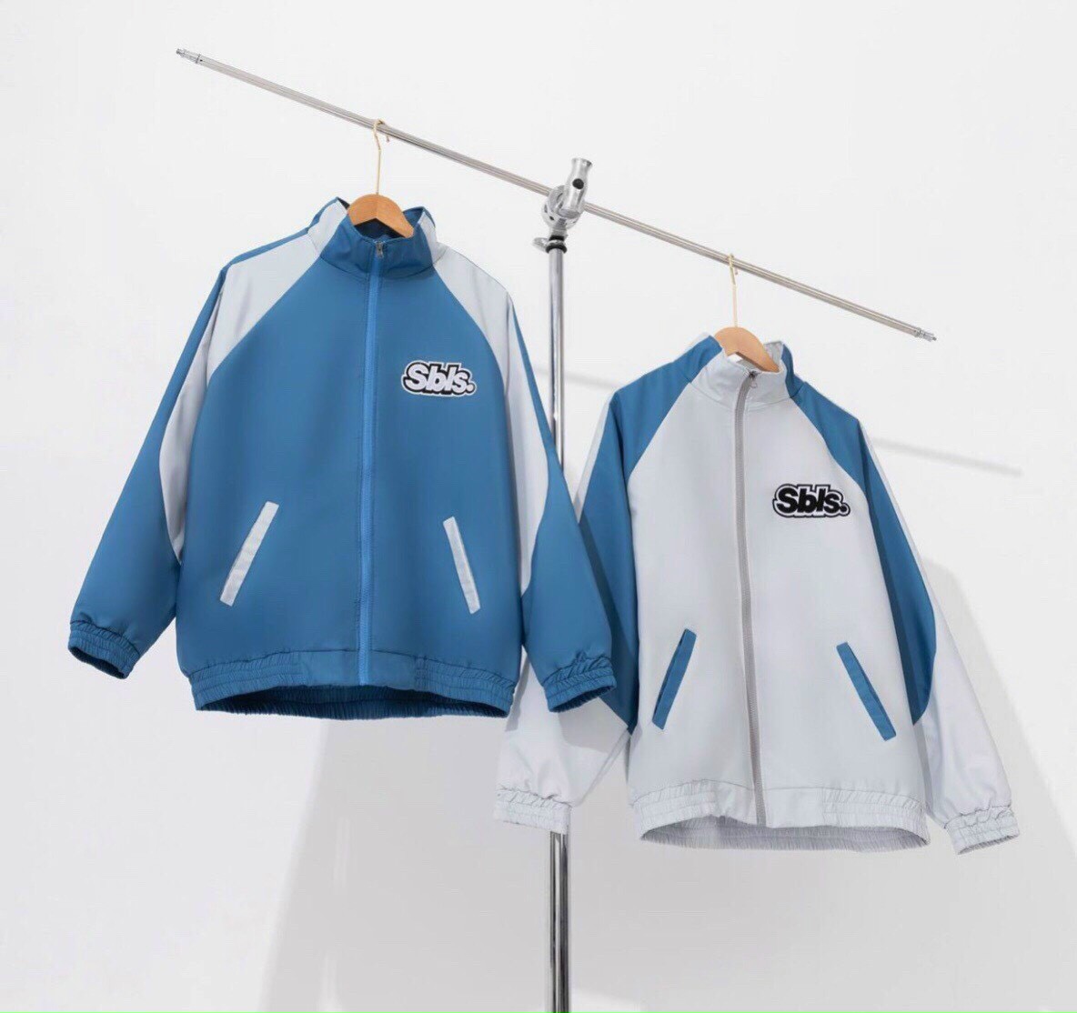 Áo Khoác Dù Vải Gió 2 Lớp Unisex Logo in SBLs Sắc Nét Form Rộng Nam Nữ