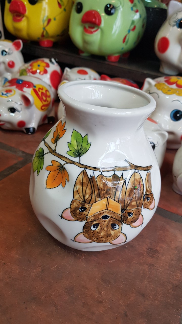 Bình hoa dạng vò, hình con dơi, cao 19cm, sử dụng cắm hoa, trang trí nhà cửa, gốm Bát Tràng. Giao từ HCM