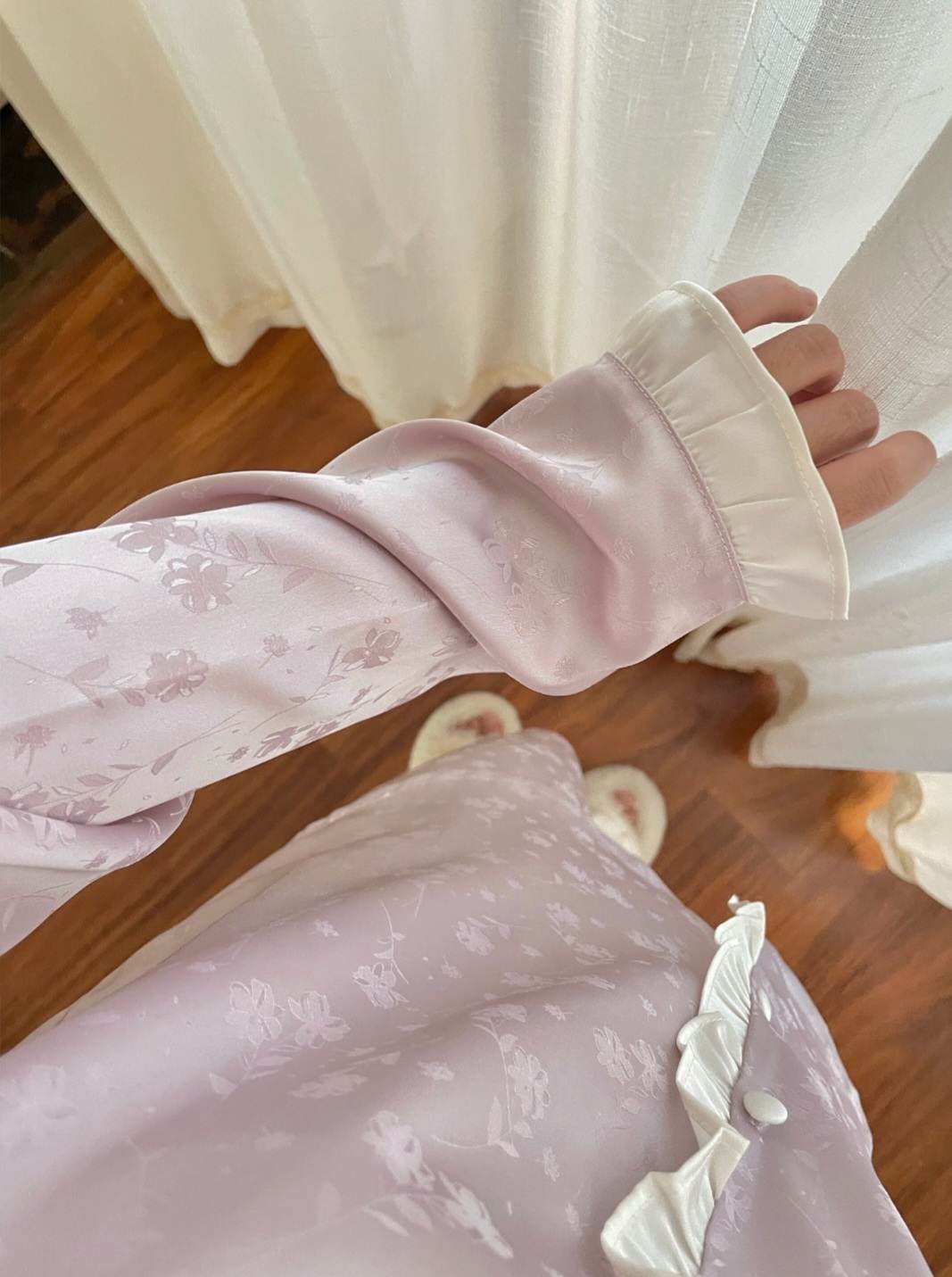 Đồ bộ pyjama nữ lụa mịn hoạ tiết dệt ẩn cao cấp phối viền bèo màu tím pastel size M