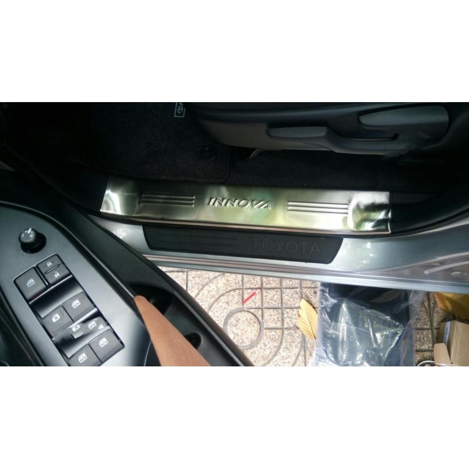 Ốp bậc Trong Xe Innova 2006 đến 2020 mẫu inox