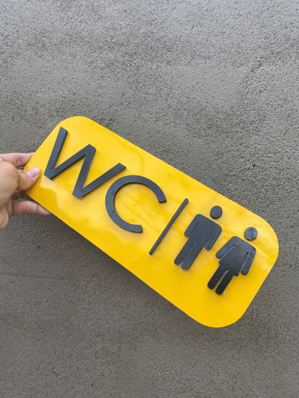 Biển chỉ dẫn nhà vệ sinh công cộng , chất liệu alu, chữ nổi