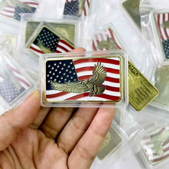 Medal hình Đại Bàng và Cờ Mỹ, dùng để lưu niệm, trang trí bàn sách, bàn làm việc, là vật phẩm sưu tầm thú vị - TMT Collection - SP005208