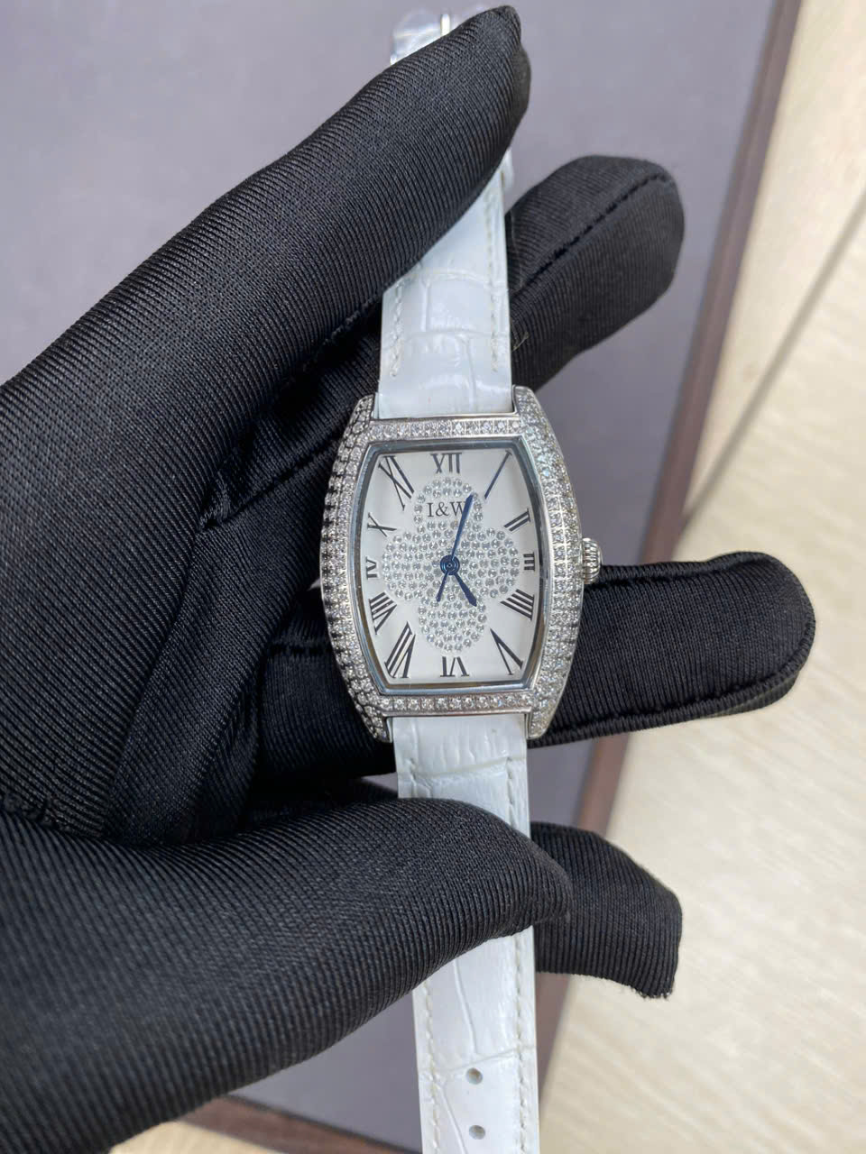 Đồng hồ nữ chính hãng IW Carnival IW581L-2 Thay pin mễn phí,Kính sapphire,chống xước,Chống nước30m,điện tử (Pin),dây da đen chính hãng,hàng mới full hộp hãng đi kèm,vỏ thép không gỉ bền bỉ