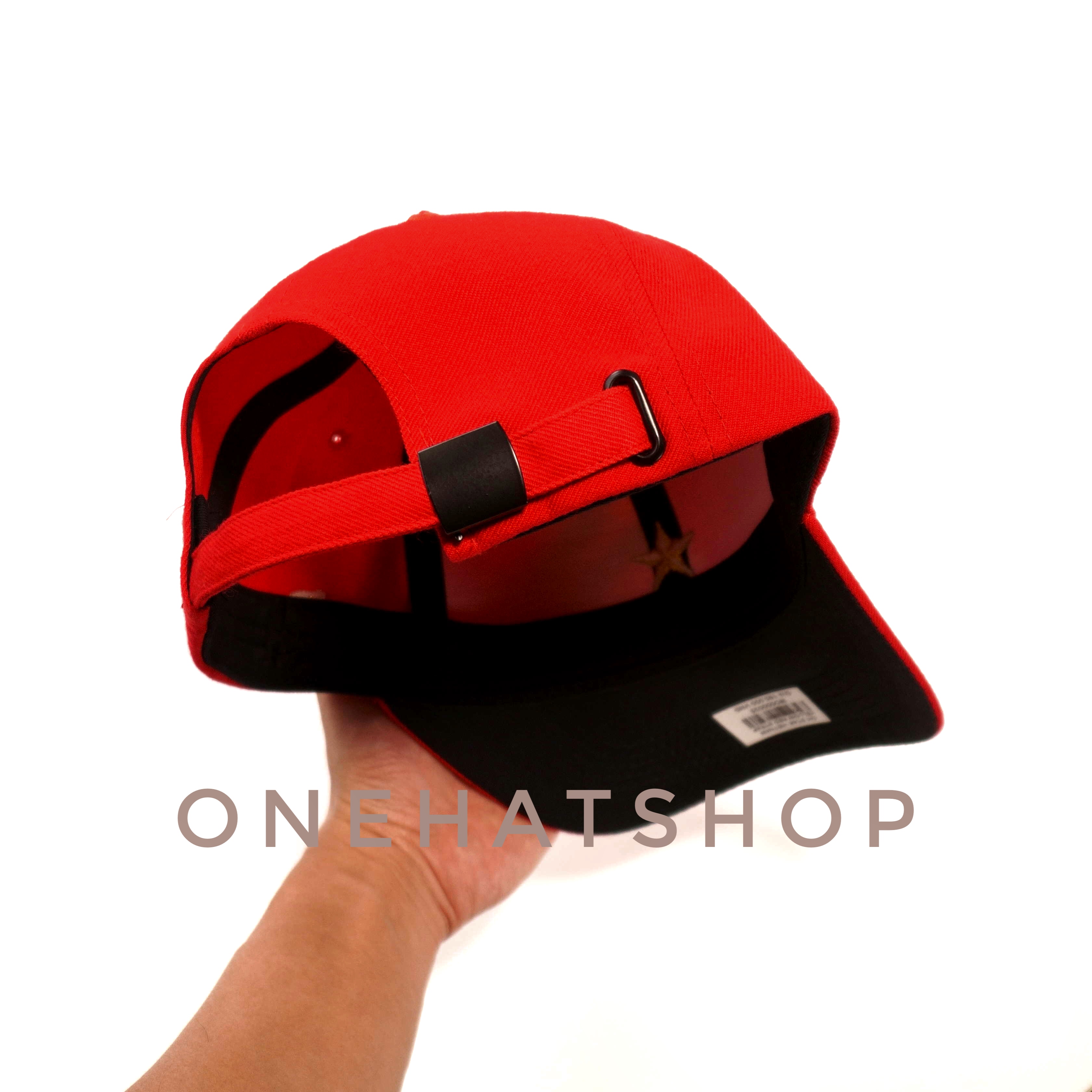 Nón lưỡi trai Ngôi Sao Vàng vải đỏ Brand One Hat