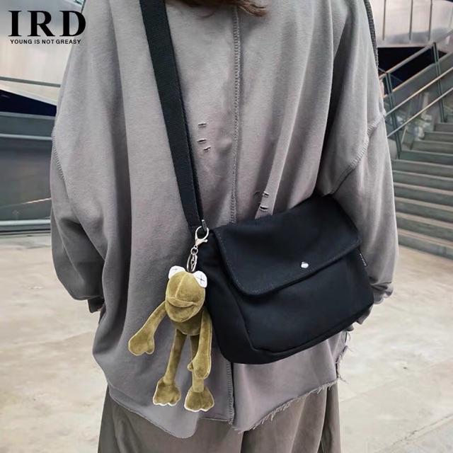 Túi đeo chéo trơn TẶNG KÈM 1 MÓC KHOÁ PEPE