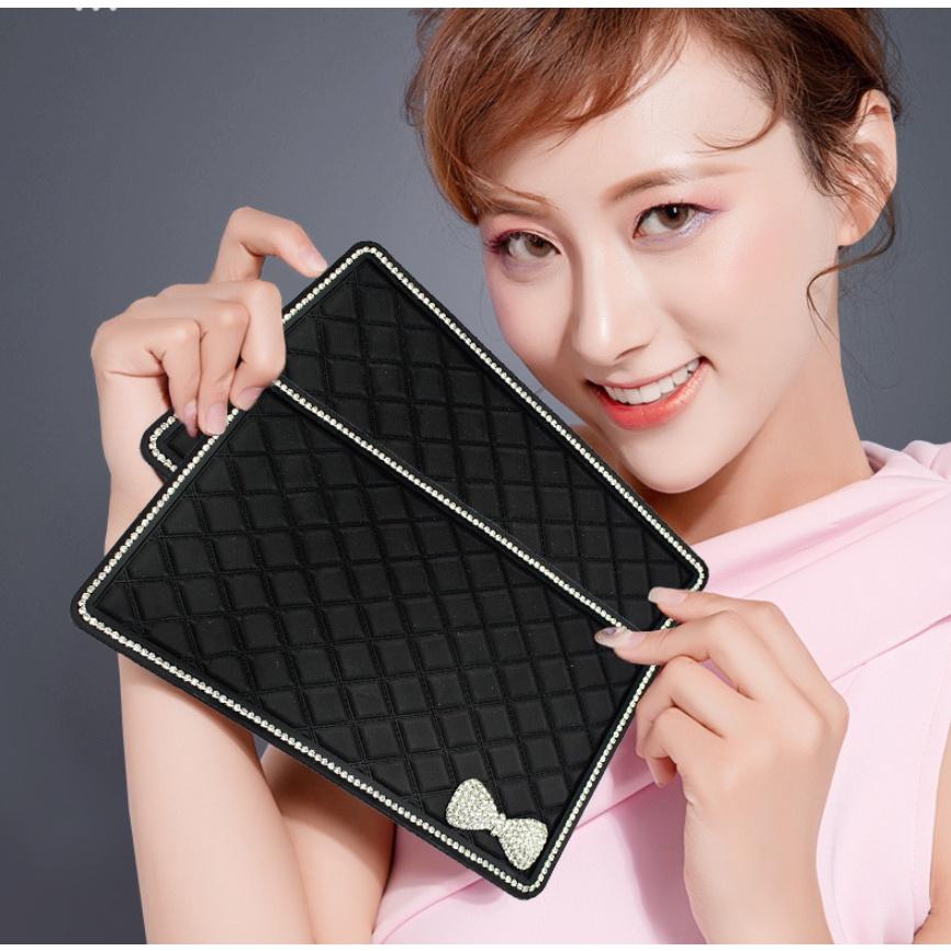 Miếng dán chống trượt điện thoại viền 1 hàng đá trên xe hơi - Hoàng Đông Shop