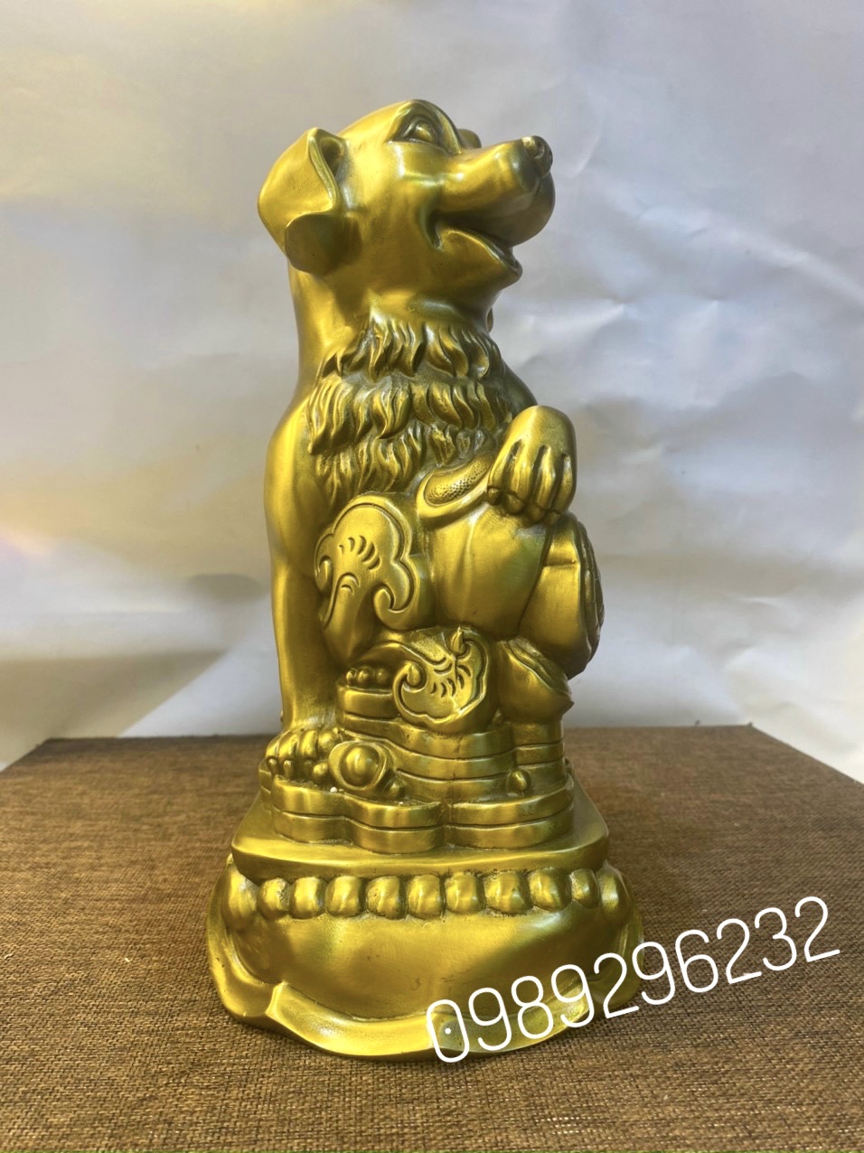 Tượng Chó phong thủy bằng đồng vàng cao 25cm