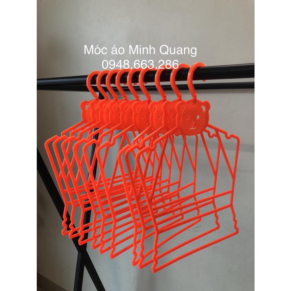 Móc bộ trẻ em-mắc bộ gấu màu cam-đầu móc xoay 360 độ-có 2 size từ 6 tháng-3 tuổi và từ 4-7 tuổi