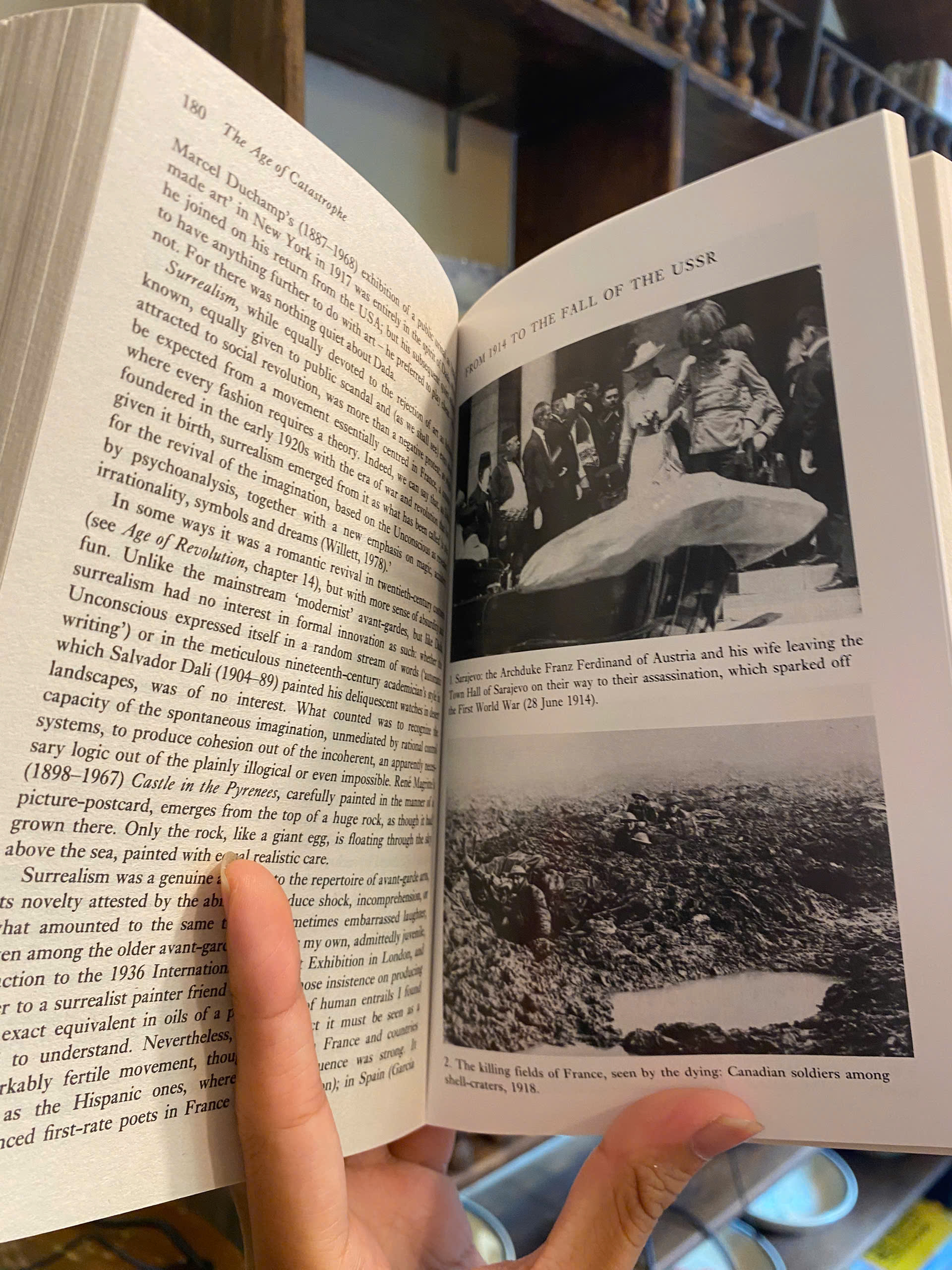 Sách - The Age of Extremes: Short Twentieth Century 1914-1991 by Eric Hobsbawm | History Nonfiction