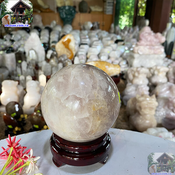 Quả cầu thạch anh hồng tự nhiên thu hút năng lượng tích cực 9.5cm-1.12kg-QC1025