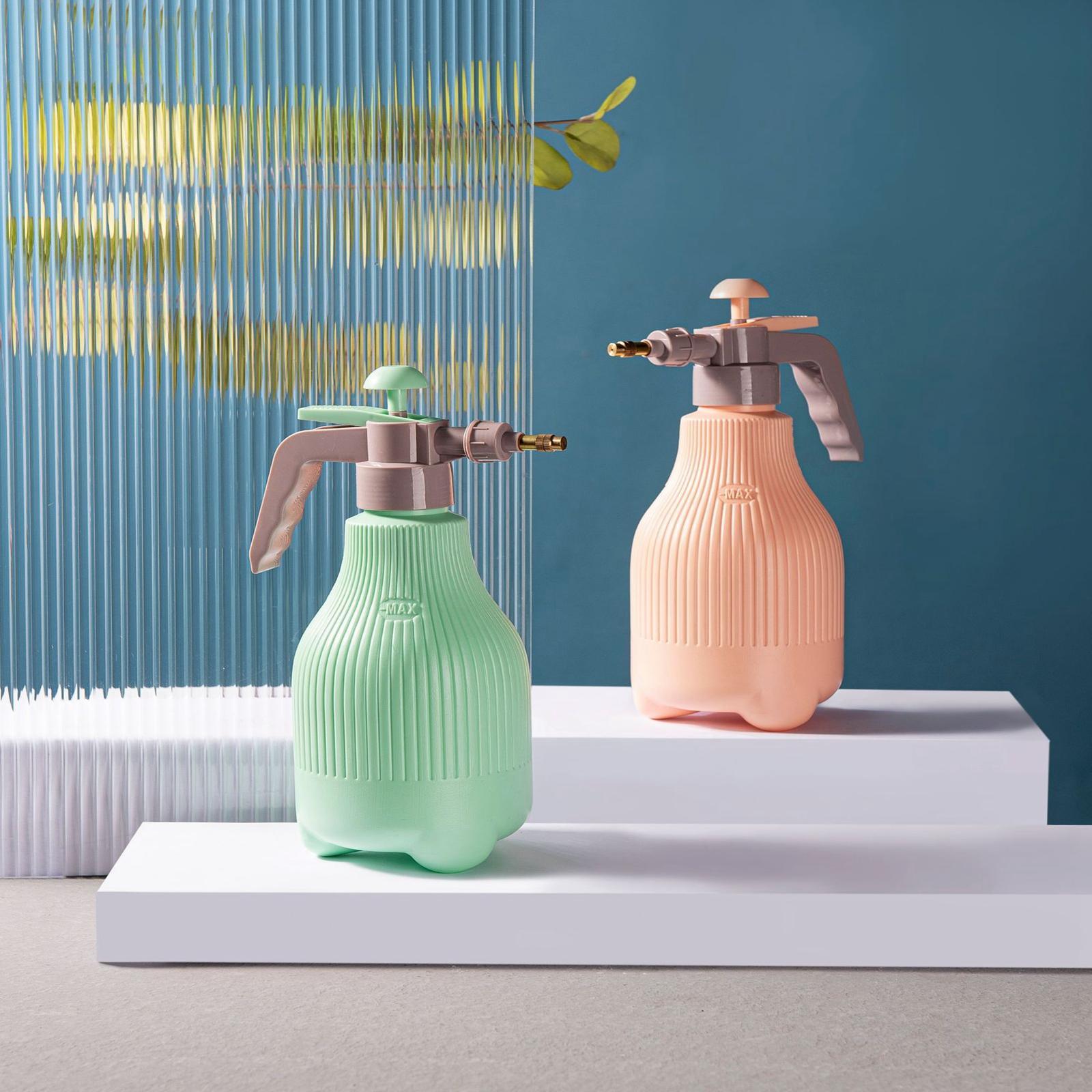 Garden Pump Sprayer 1.5 L Handheld Rotating Nozzle for Lawn Indoor Outdoor Light