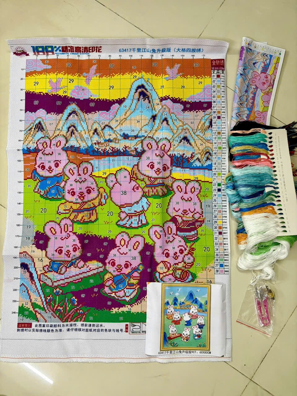 [Thêu 4 sợi] Tranh thêu kín Thỏ vui ca 63417, kích thước 60 x 80 cm