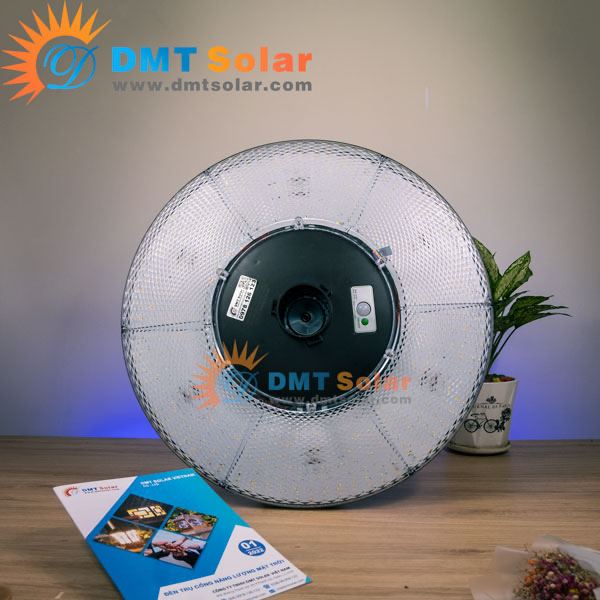 Đèn đĩa bay UFO kim cương năng lượng mặt trời chiếu sáng sân vườn công suất 1000W - UFO1000KC