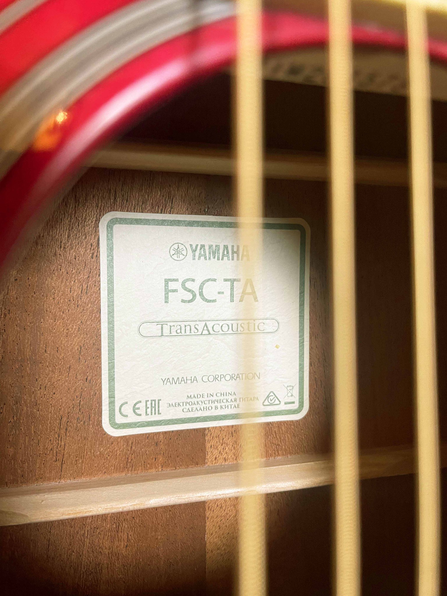 Đàn Guitar Yamaha FSC-TA TransAcoustic Ruby Red