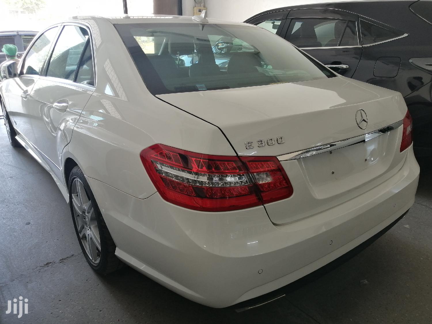 Decal tem chữ Inox E200 và E300 dán đuôi xe hơi ô tô dành cho xe Mercedes