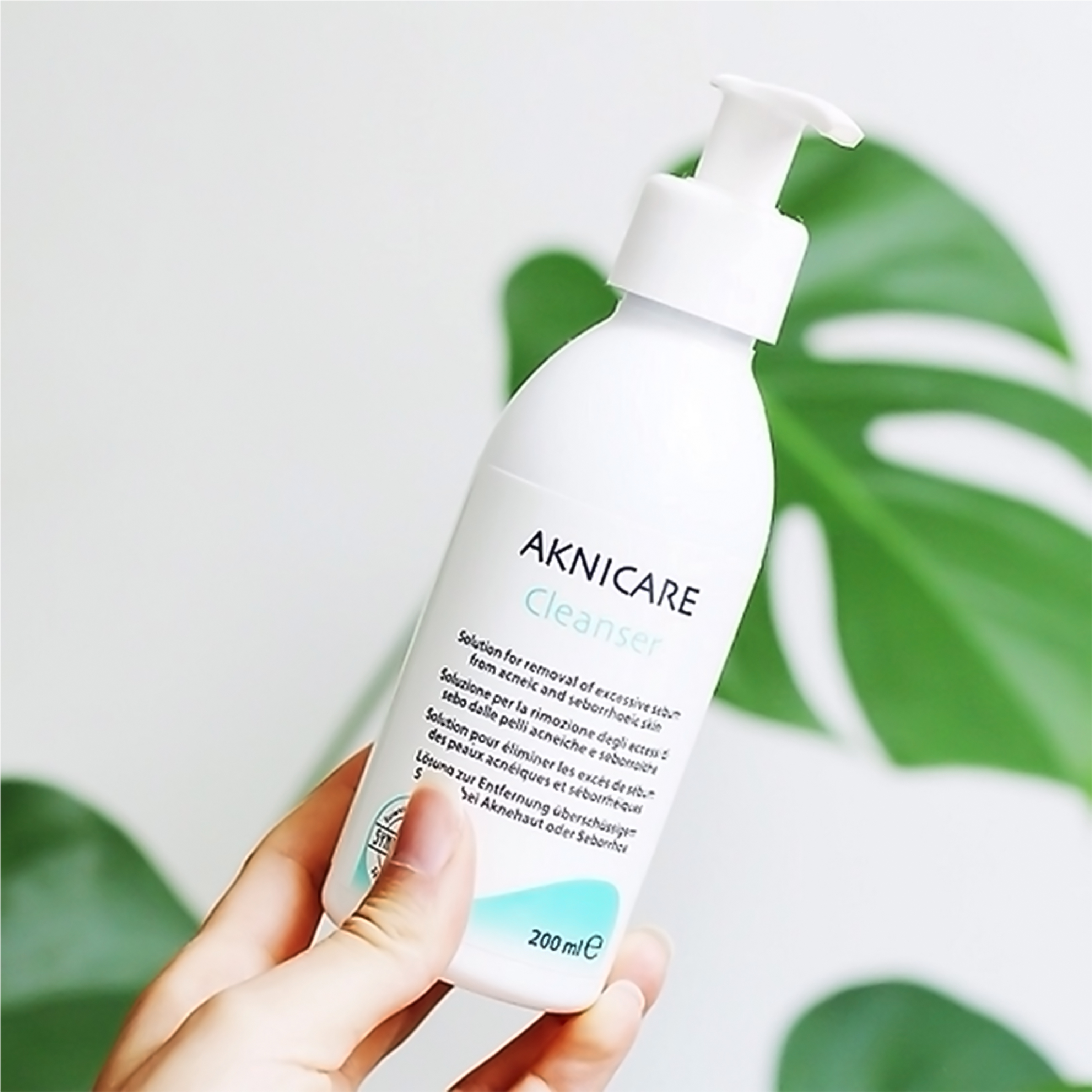 Sữa rửa mặt cho da dầu mụn Aknicare Cleanser 200ml