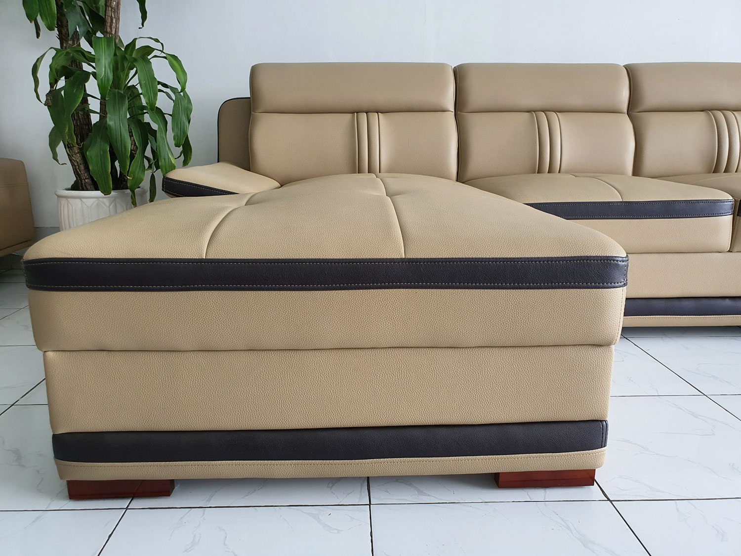 Ghế Sofa Góc L Phối Viền Trẻ Trung_Màu Kem Viền Nâu_Size 2500 x 1600