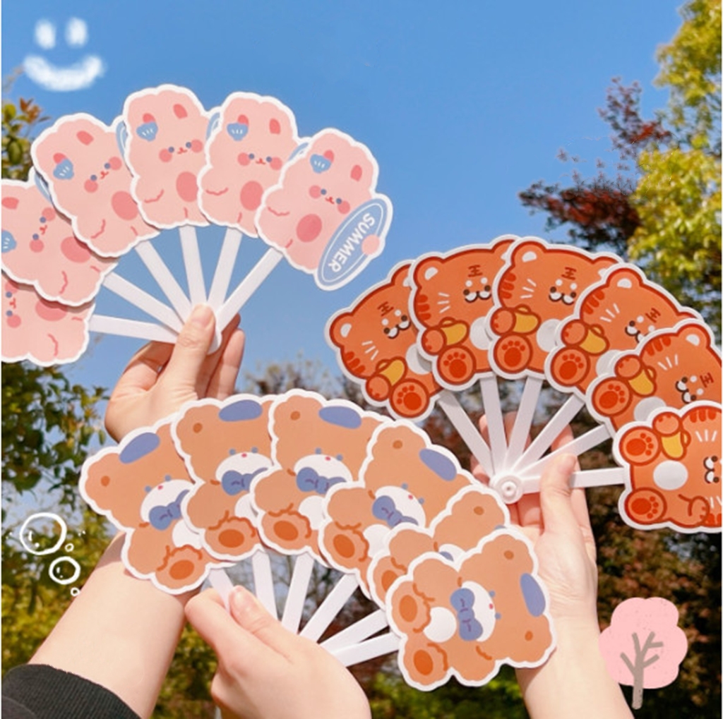Quạt xếp cầm tay mini xinh nhiều hình đáng yêu giá rẻ bằng nhựa cho học sinh sinh viên
