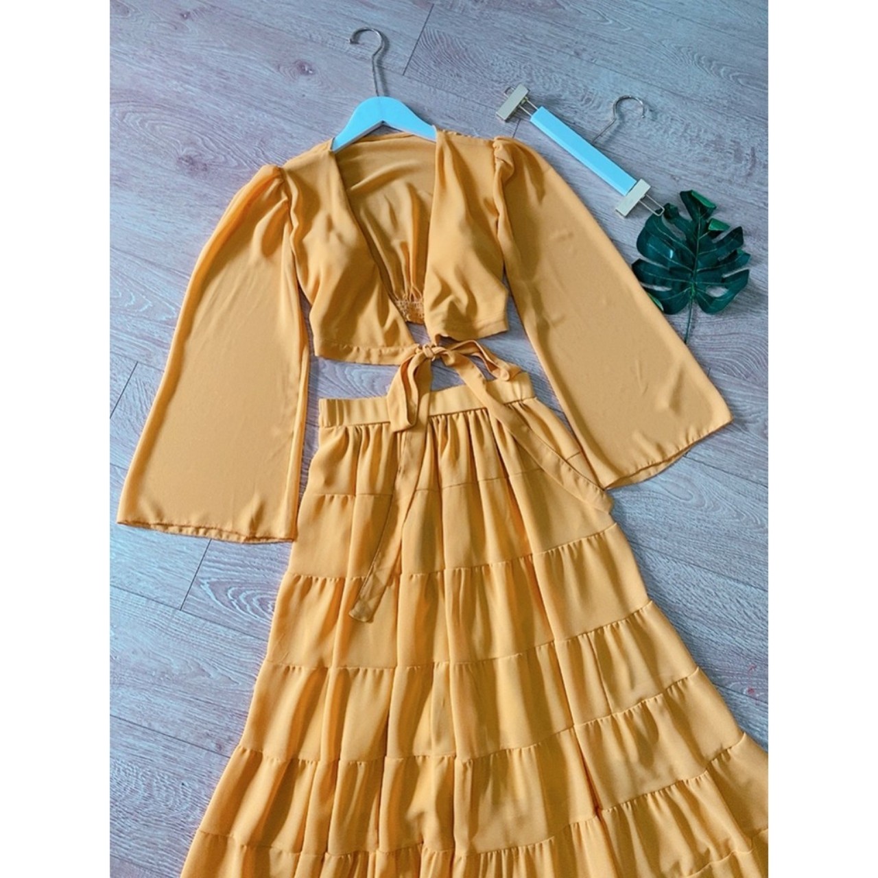 Maxi tay loe, chân váy tầng