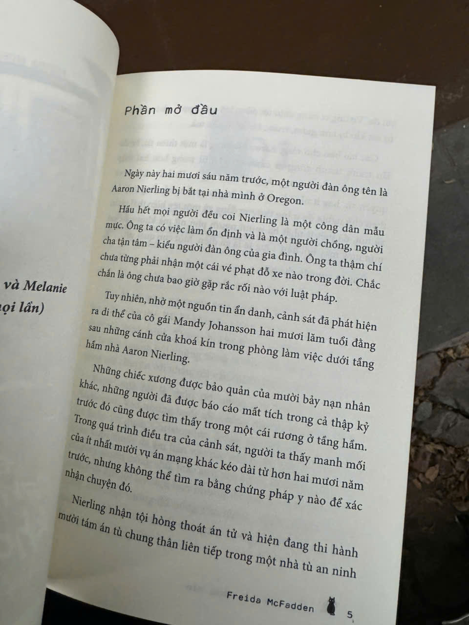 (Tặng kèm bookmark) SAU CÁNH CỬA KHÓA KÍN – Freida McFadden – Orkid dịch - Az Việt Nam – NXB Văn Học