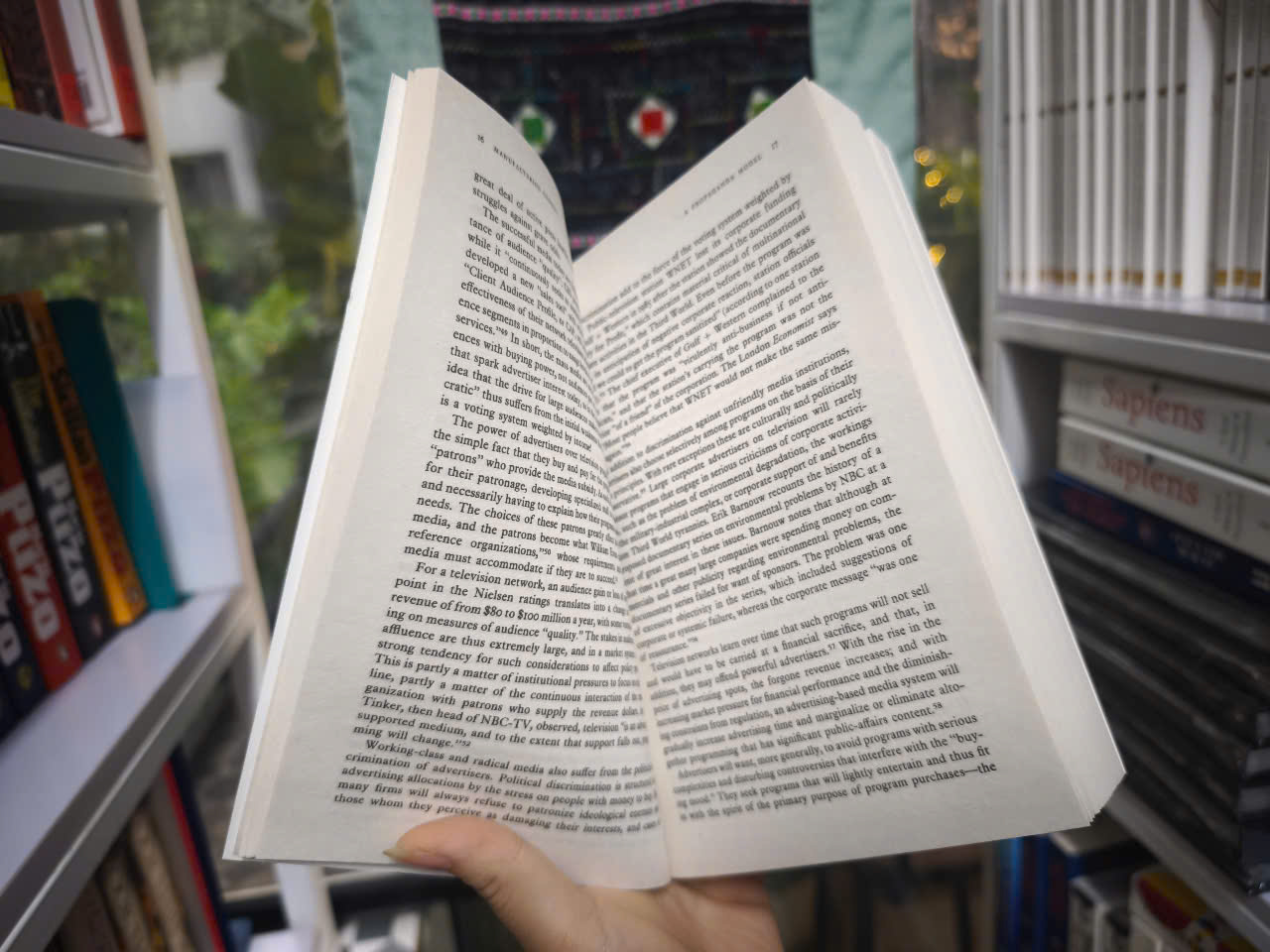 Sách - Manufacturing Consent: The Political Economy of the Mass Media by Noam Chomsky - Politics/Nonfiction/ History
