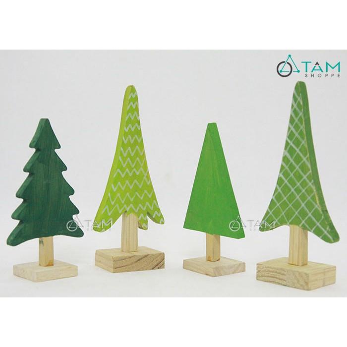 Cây thông Noel bằng gỗ nhỏ xinh để bàn Số 02