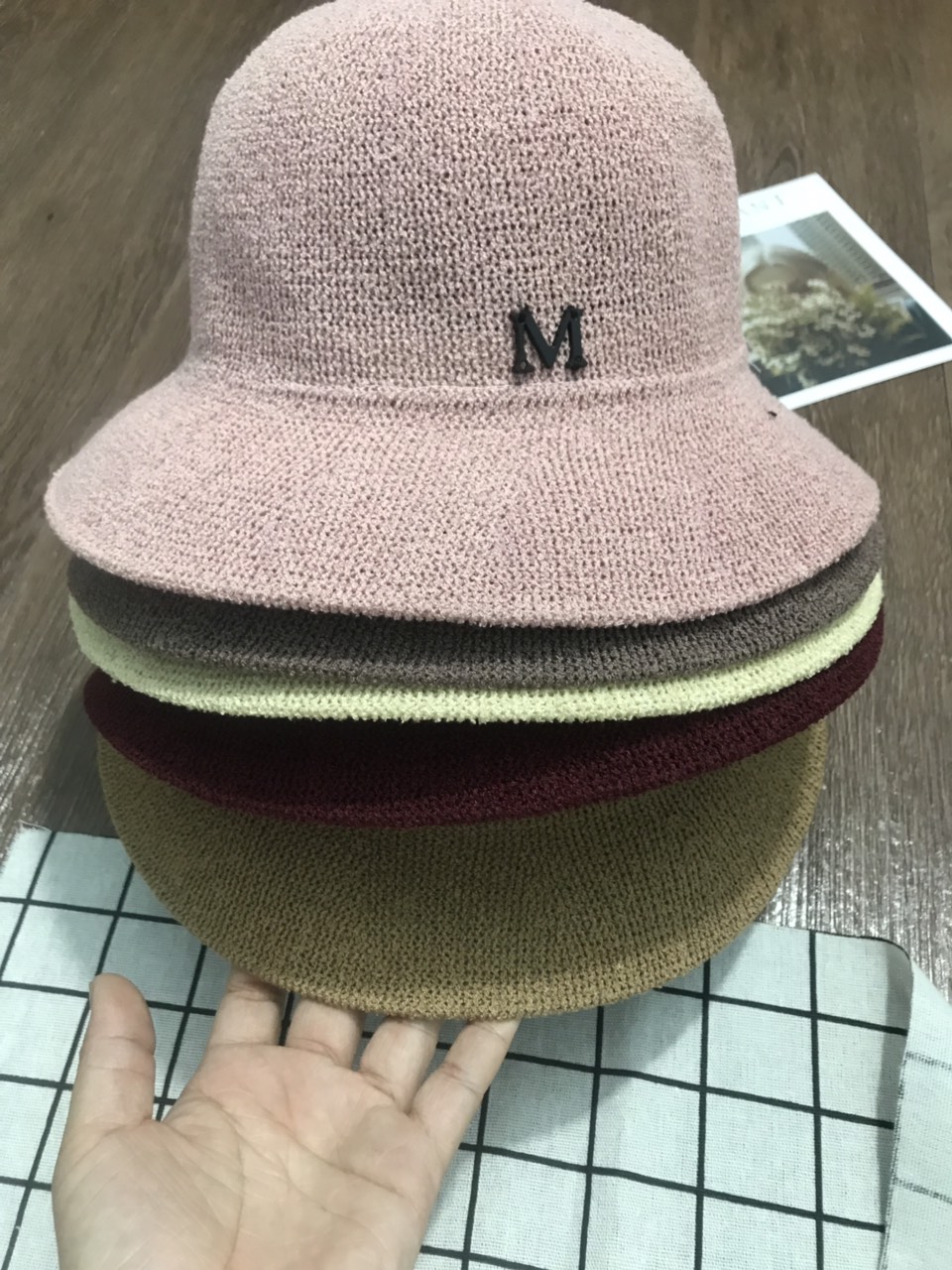 Mũ cói cho bạn gái thêm xinh mẫu chữ M