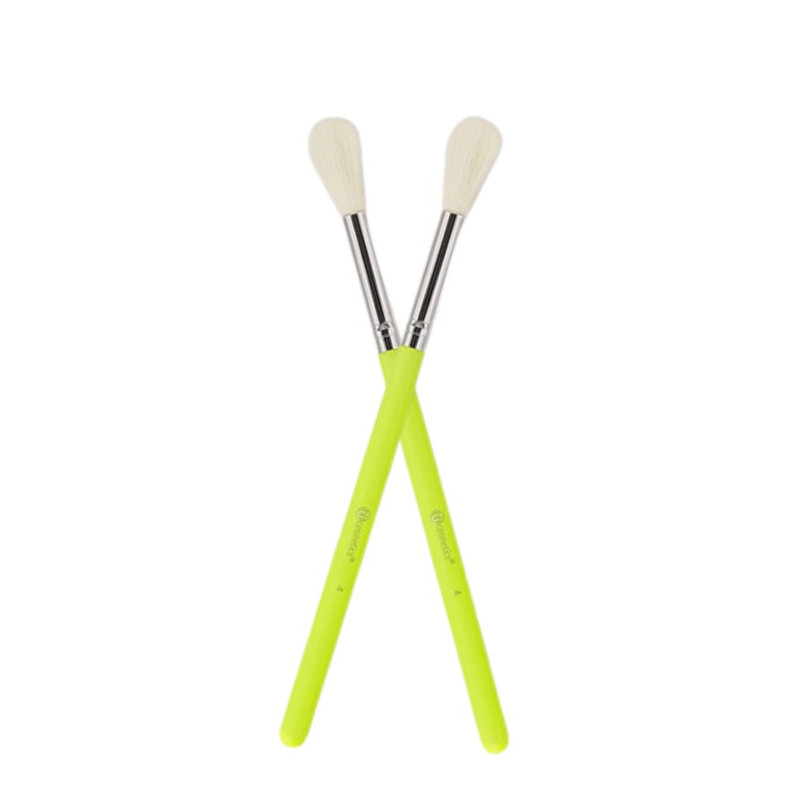 Cọ Highlight BH COSMETICS Color Festival Highlighter Brush 04
