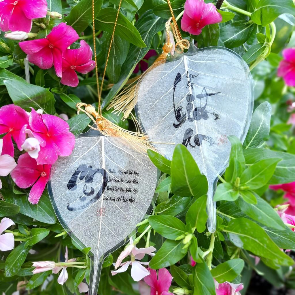 Lá bồ đề ghi chữ thư pháp bình an