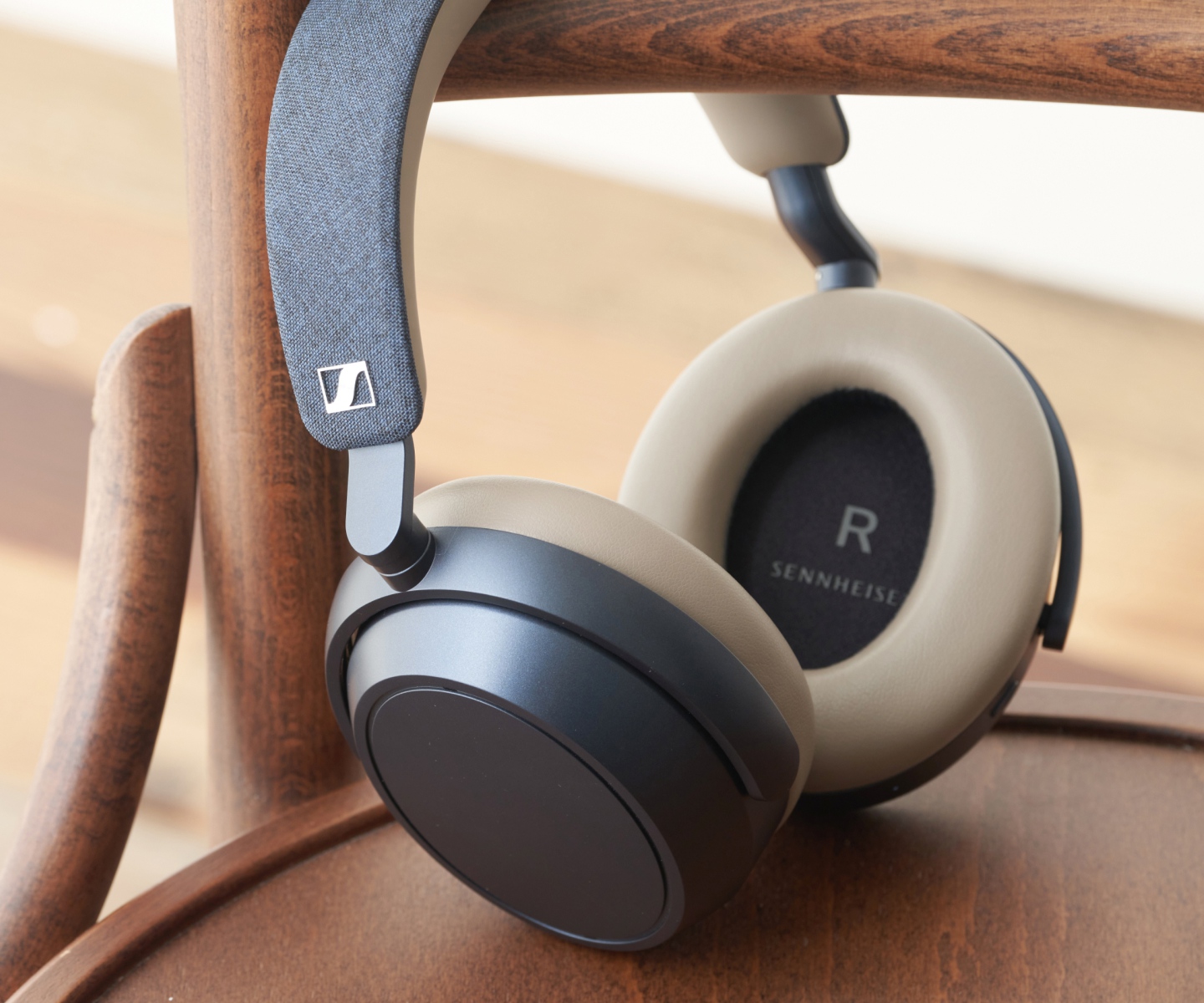 Tai nghe SENNHEISER Momentum 4 Wireless Denim (2023) - Hàng chính hãng 2 năm bảo hành