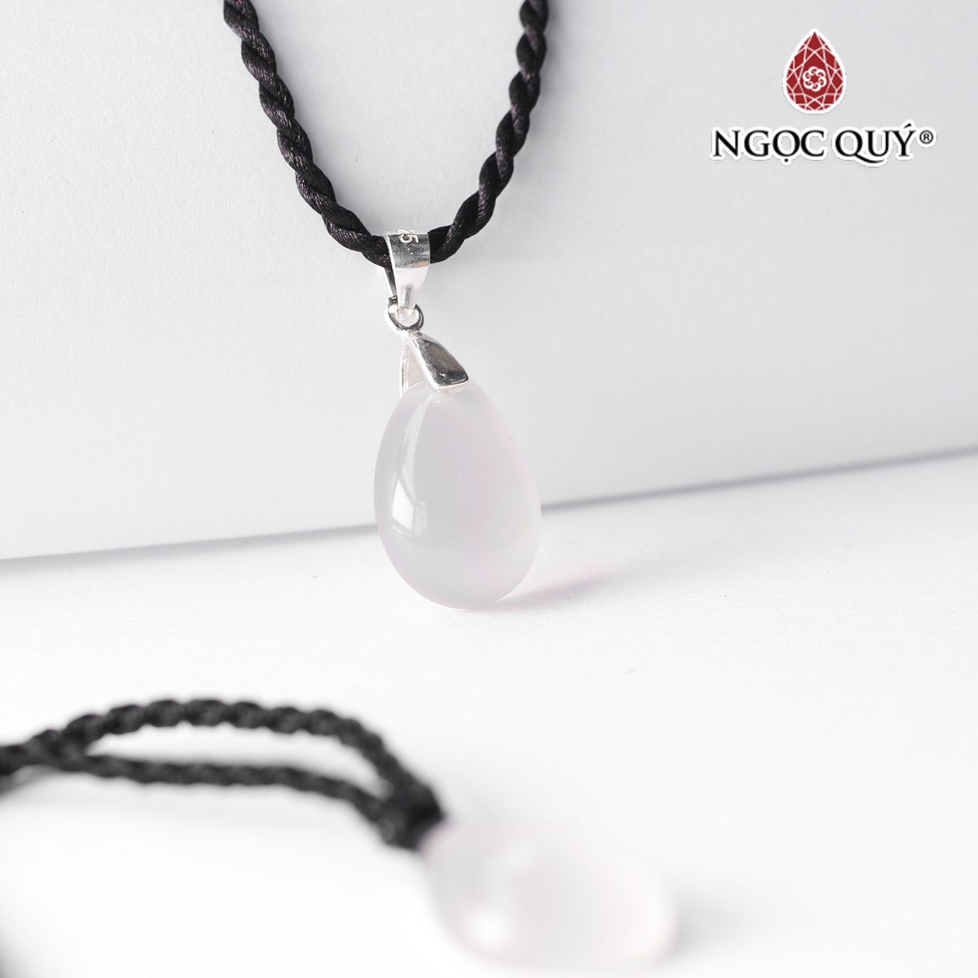 Mặt dây chuyền giọt nước đá mã não trắng 13x18mm mệnh thủy, kim - Ngọc Quý Gemstones