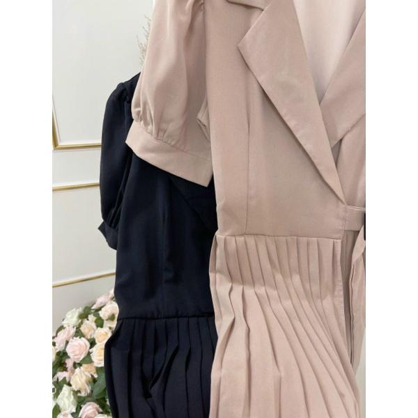 ĐẦM XẾP LY CỔ VEST