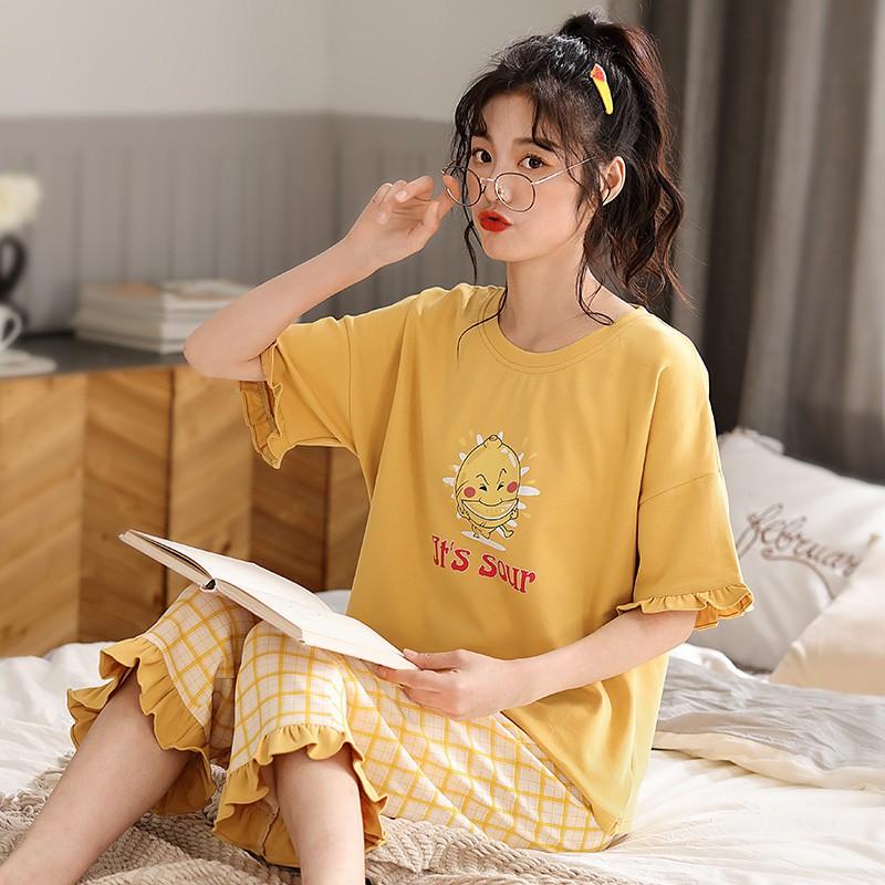 Đồ Bộ Pijama lửng tông đỏ nổi bật, phù hợp với các cô nàng cá tính mạnh mẽ, vải cotton 100% thoáng mát, thấm mồ hôi