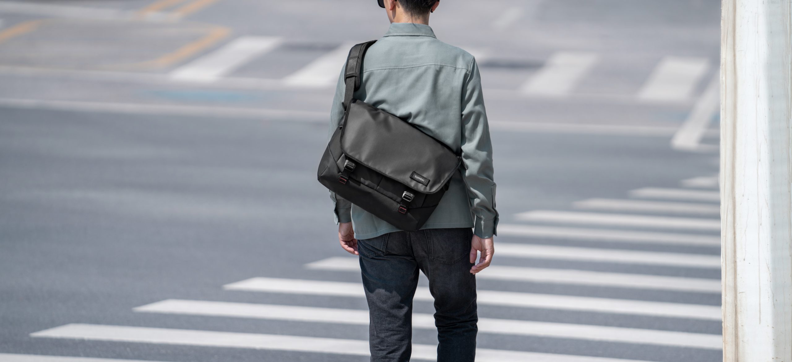 Túi Đeo Vai Tomtoc Premium Messenger Bag Commuting & Travel - H52