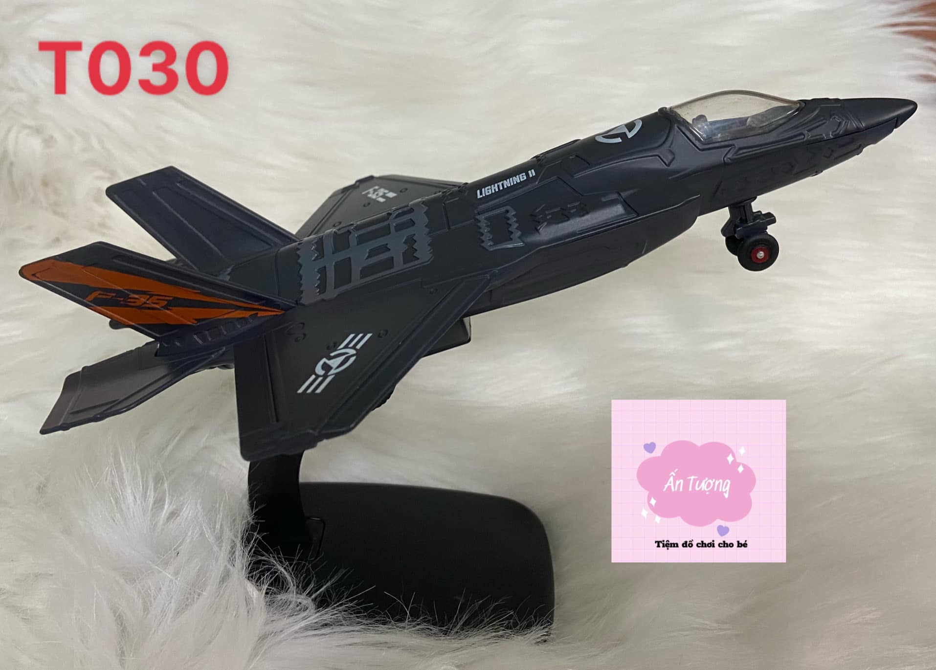 ( Xe kim loại) Đồ chơi mô hình có đế trưng bày máy bay chiến đấu F-35 có đèn led và nhạc sinh độ