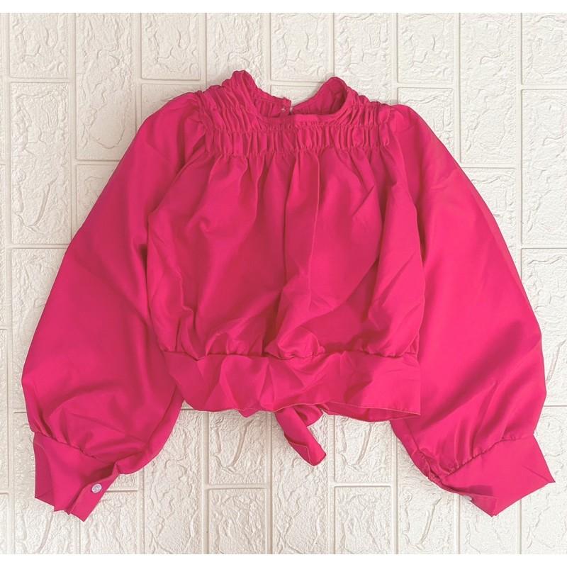 Áo croptop cột nơ sau, cổ áo có may nhún, màu hot