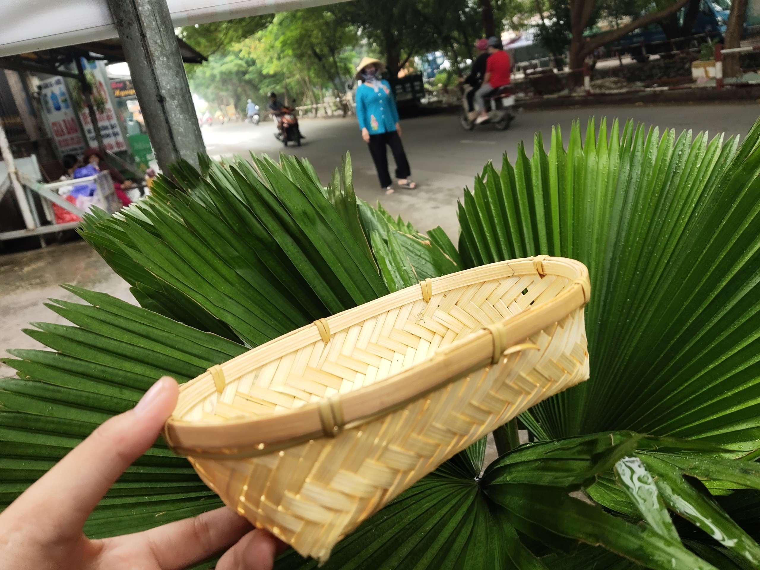 Rá đựng bánh mì, khây đựng thức ăn
