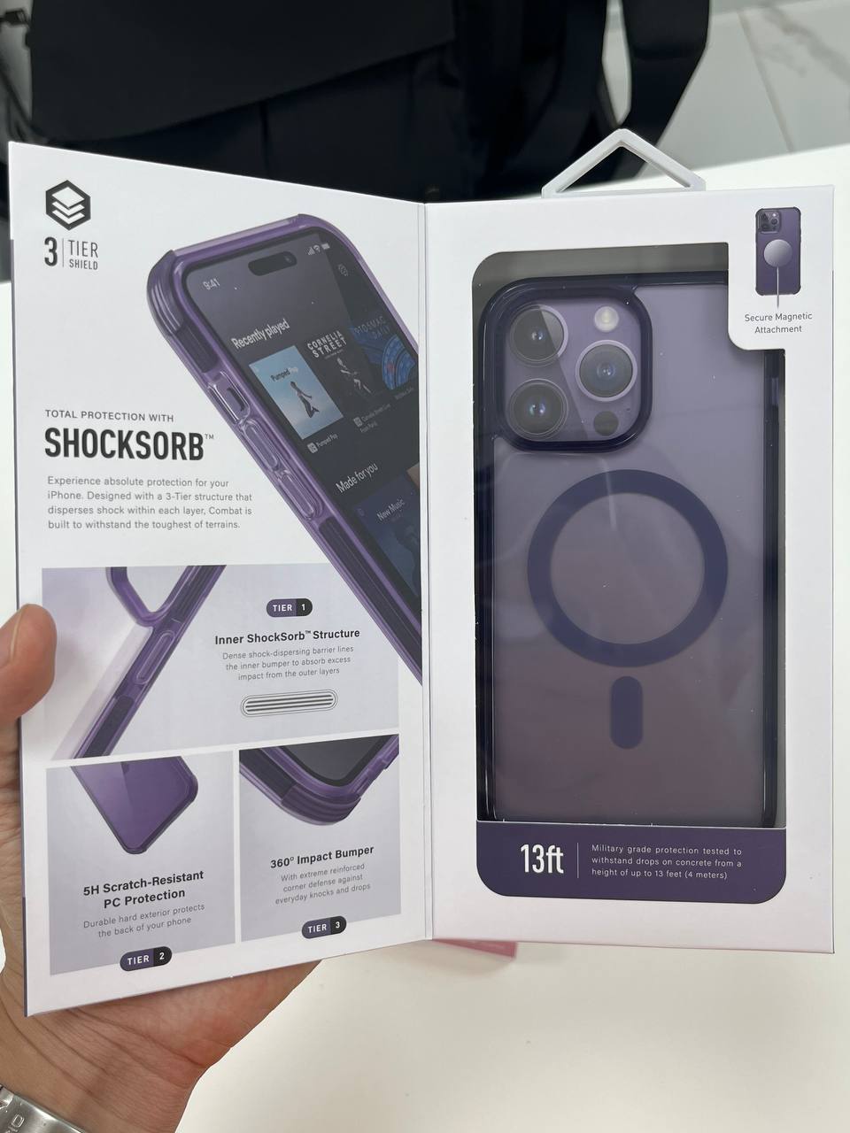 Ốp lưng cho iPhone 14 pro Max UNIQ Hybrid Magclick.Charging Combat Được làm từ chất liệu PC cứng mặt lưng và vật liệu TPU mềm cạnh viền hàng chính hãng